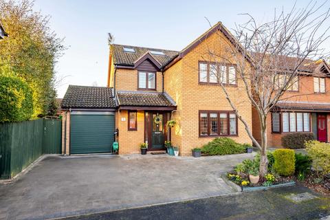 5 Chancery Close, St Albans, AL4 9YF