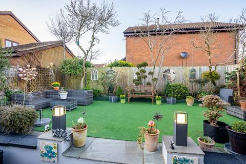 5 Chancery Close, St Albans, AL4 9YF