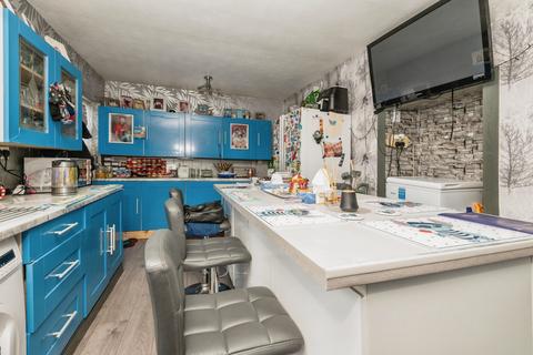 4 bedroom terraced house for sale, Kesteven Road, West Yorkshire BD4