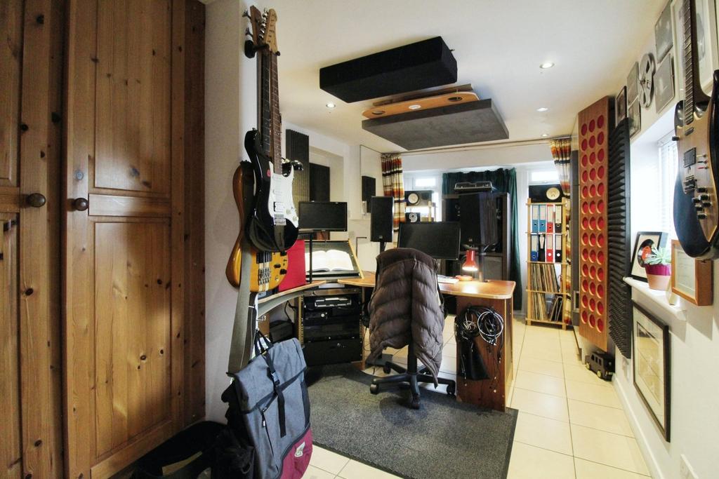 Garage/Occasional