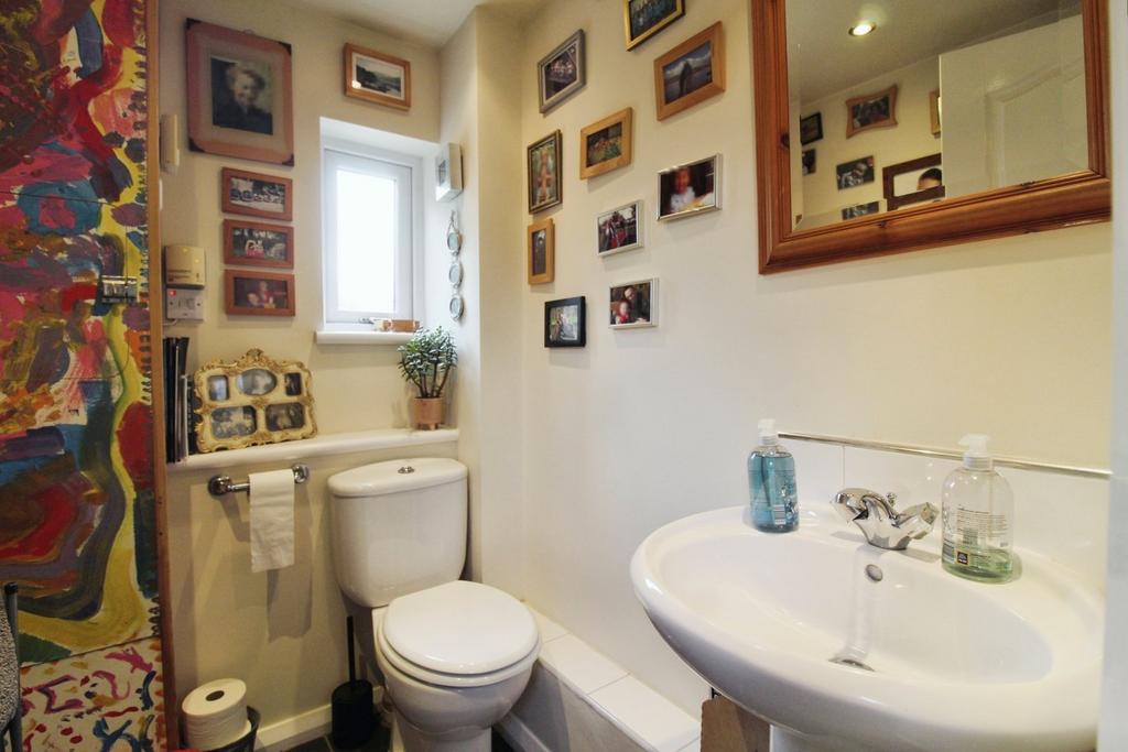 Cloakroom/Wc