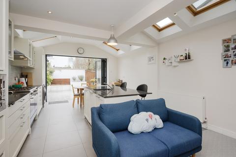 6 Newton Road, London, SW19 3PJ