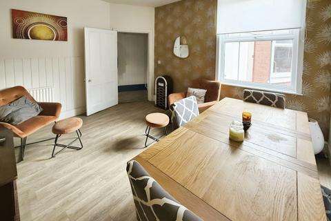 3 bedroom end of terrace house for sale, Newbridge Hill, Lincolnshire LN11