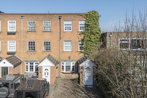4 bedroom end of terrace house for sale, Palmerston Road, Essex IG9