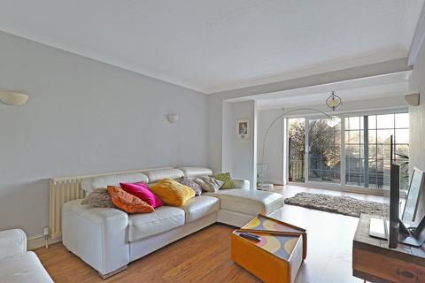 4 bedroom end of terrace house for sale, Palmerston Road, Essex IG9