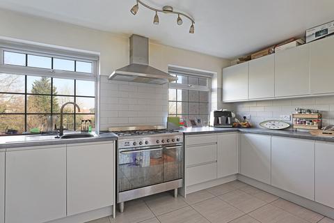 4 bedroom end of terrace house for sale, Palmerston Road, Essex IG9