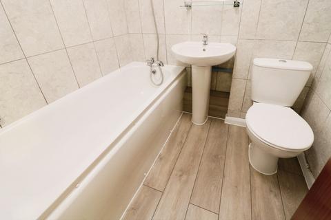 1 bedroom apartment to rent, New North Road, Ilford IG6