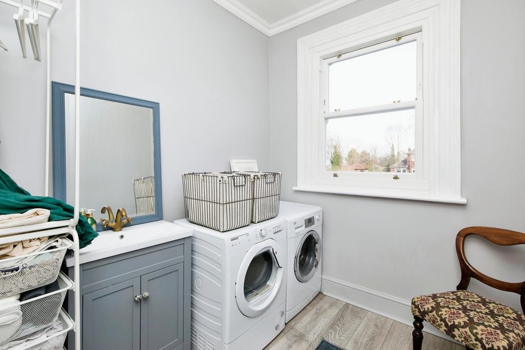 Bedroom 7/Laundry