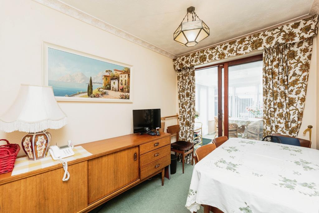 Dining/Bedroom 3