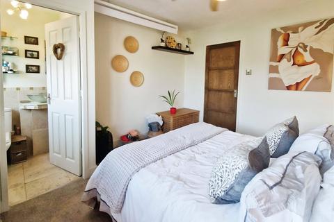 4 bedroom detached house for sale, Kinsley Drive, Manchester M28