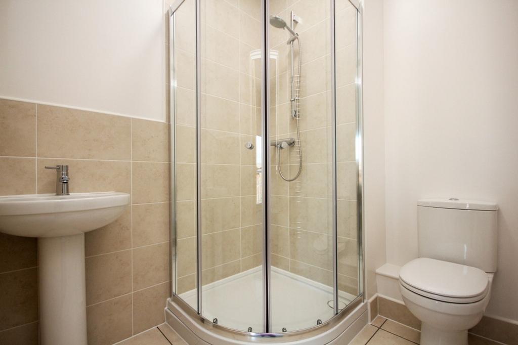 A modern and clean bathroom featuring a spaciou...
