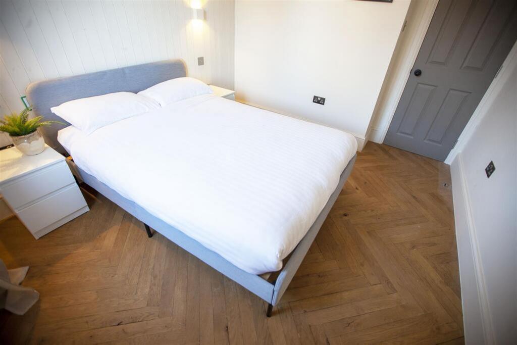 A beautifully presented double bedroom featurin...