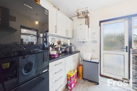 62 West Road, Feltham, TW14 8JE