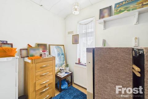 62 West Road, Feltham, TW14 8JE
