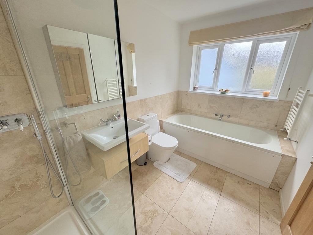 En Suite shower/bathroom