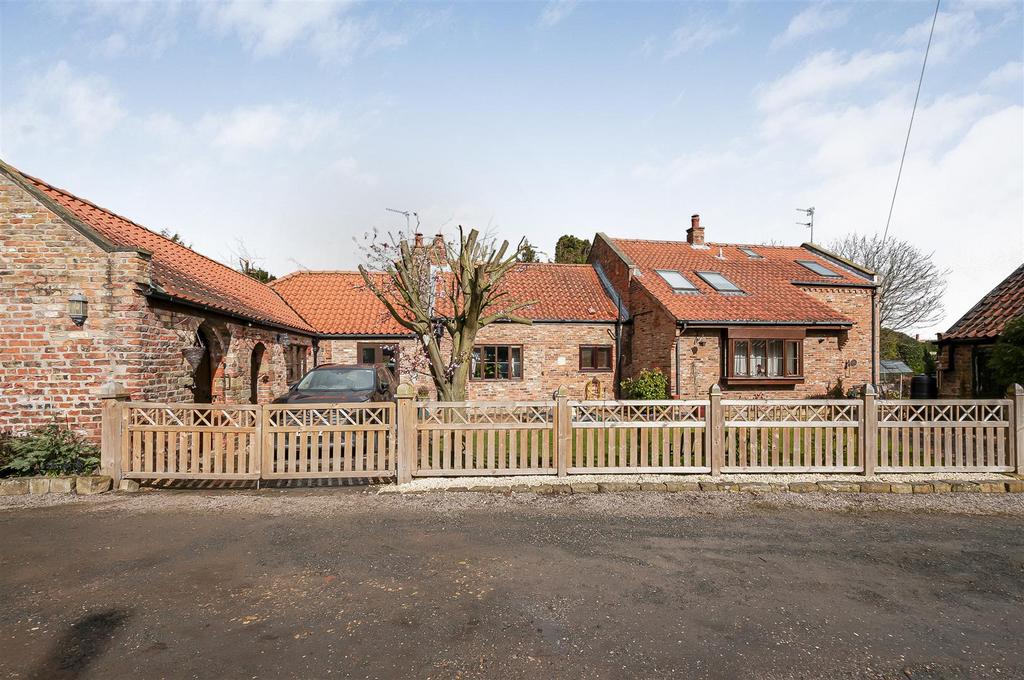 Hall Barn Cottage4.jpg