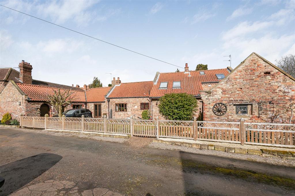 Hall Barn Cottage3.jpg
