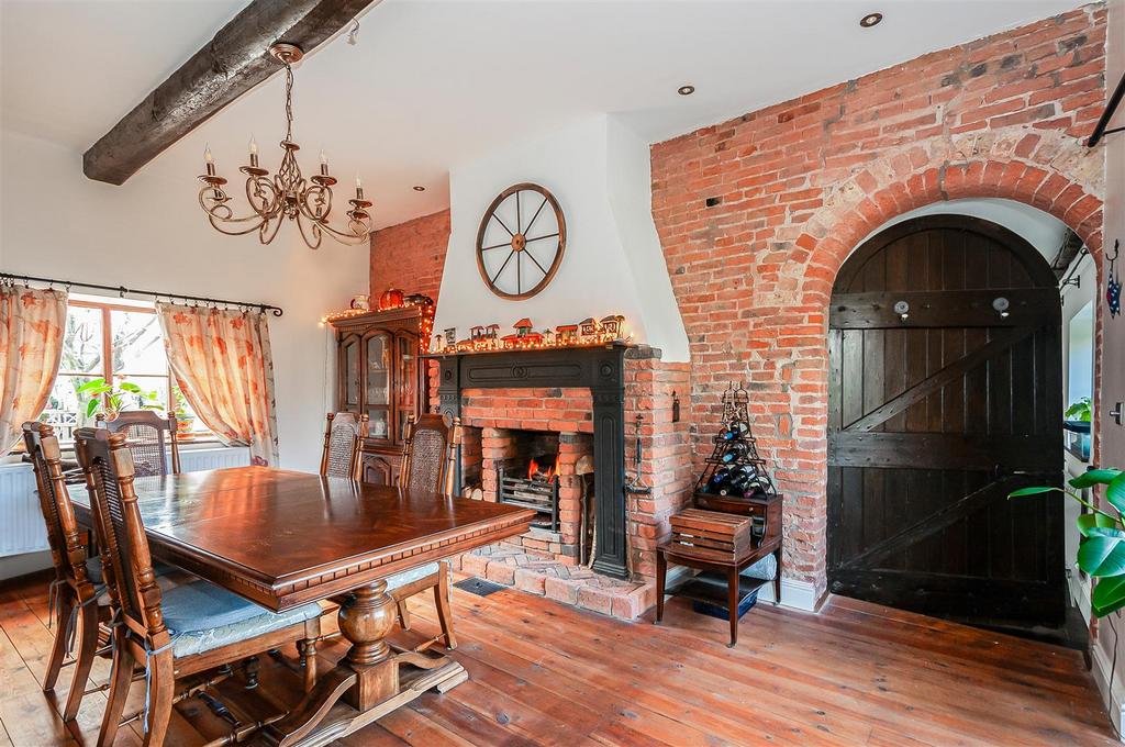 Hall Barn Cottage17.jpg