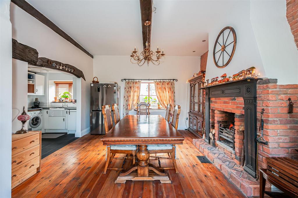 Hall Barn Cottage18.jpg