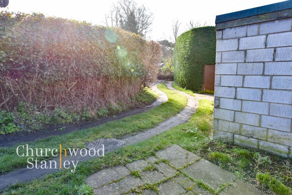 Access to parking (rear)