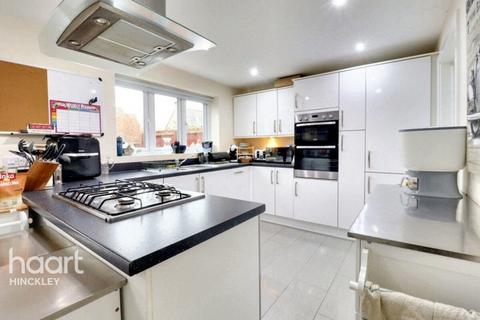 undefined, Hinckley LE10