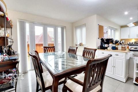 undefined, Hinckley LE10