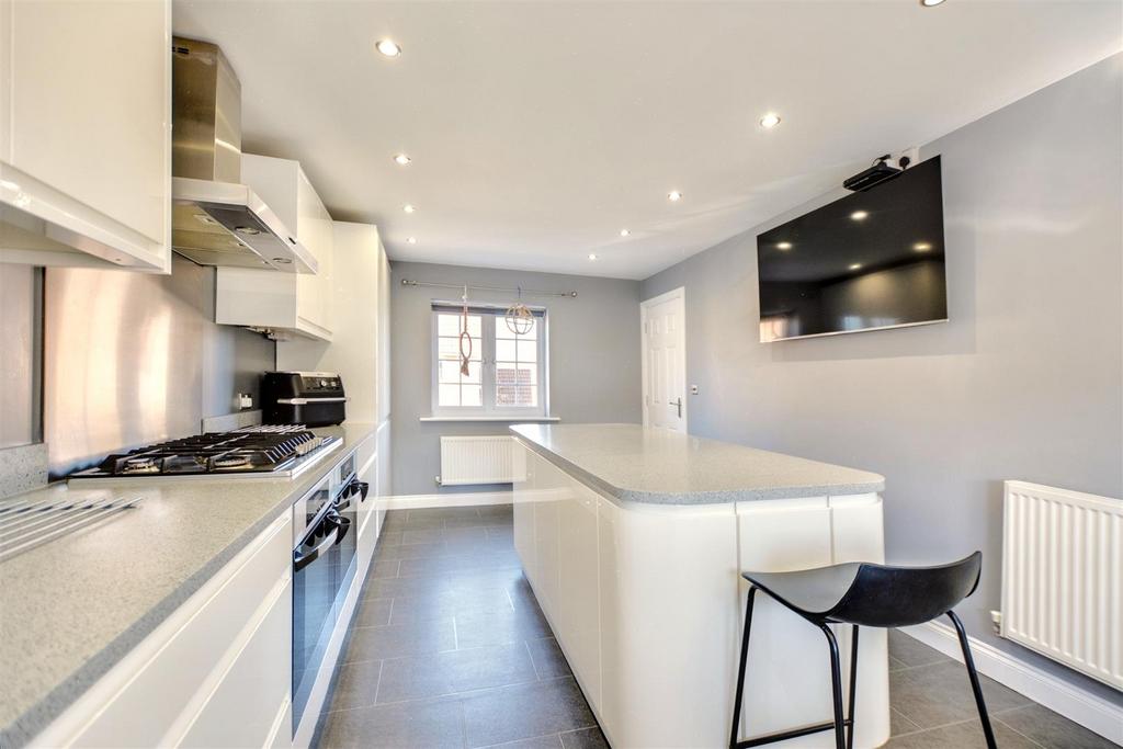 Kitchen 2.jpeg