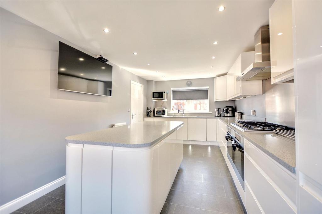 Kitchen 3.jpeg