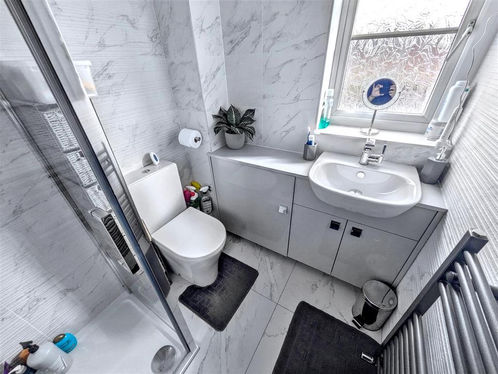 Ensuite.jpeg