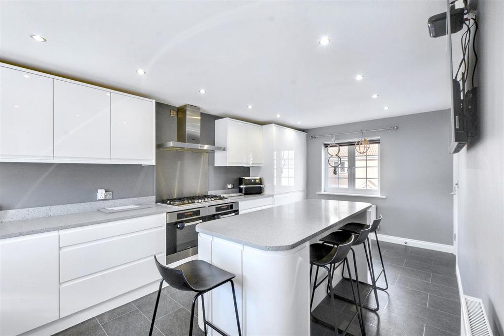 Kitchen 1.jpeg