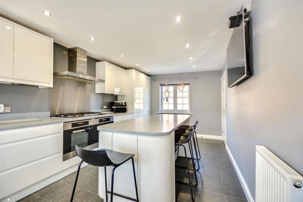 Kitchen 1.jpeg