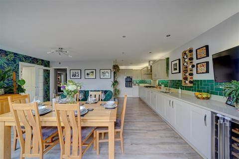 10 Bolas Avenue, Hartlebury, Kidderminster, DY11 7TX