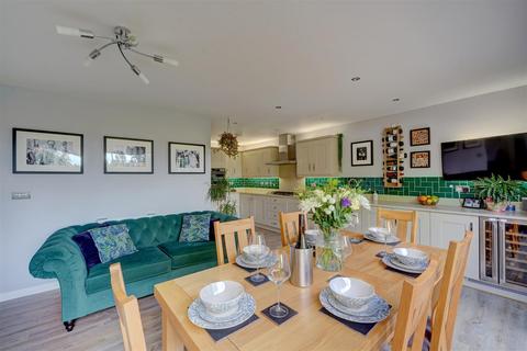 10 Bolas Avenue, Hartlebury, Kidderminster, DY11 7TX