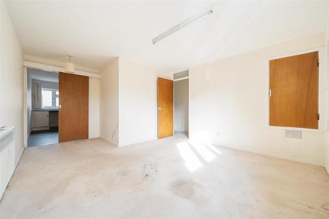 1 bedroom maisonette for sale, Fitzjohn Close, Guildford