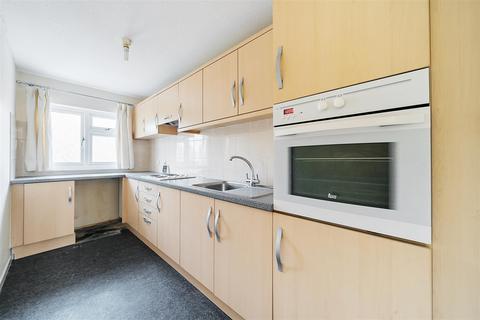 1 bedroom maisonette for sale, Fitzjohn Close, Guildford