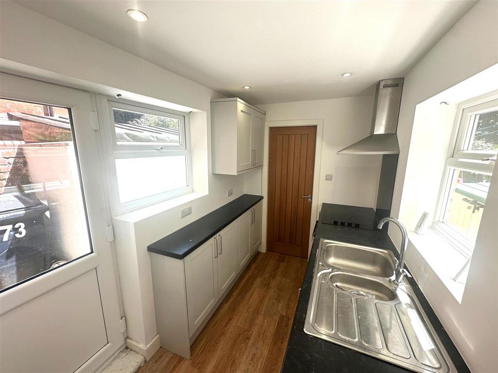 Kitchen 1.jpg