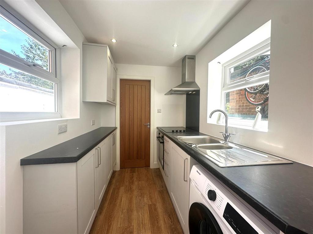 Kitchen 2.jpg