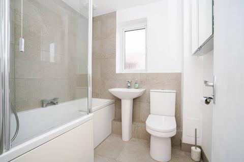 1 bedroom flat for sale, Courtlands Close, Watford, WD24
