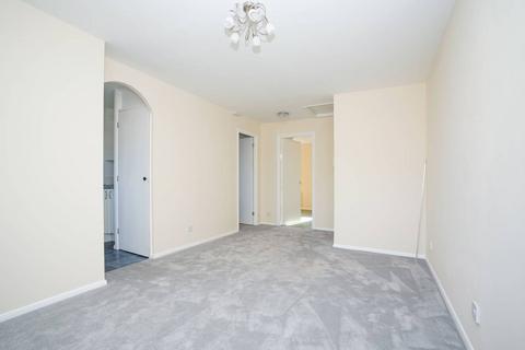 1 bedroom flat for sale, Courtlands Close, Watford, WD24