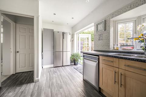40 Ridgeview Close, Barnet, EN5 2QE
