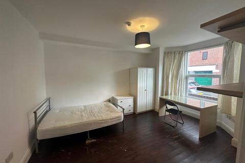 5 bedroom semi-detached house to rent, £125 excl bills - 5 Bed on Grove Road, Lenton, Nottingham