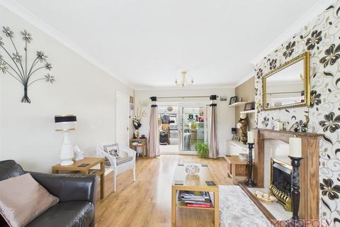 11 Bridgeway East, Pentre Maelor, Wrexham, LL13 9RB