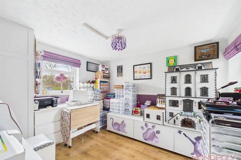 3 bedroom semi-detached house for sale, Bridgeway East, Pentre Maelor, Wrexham