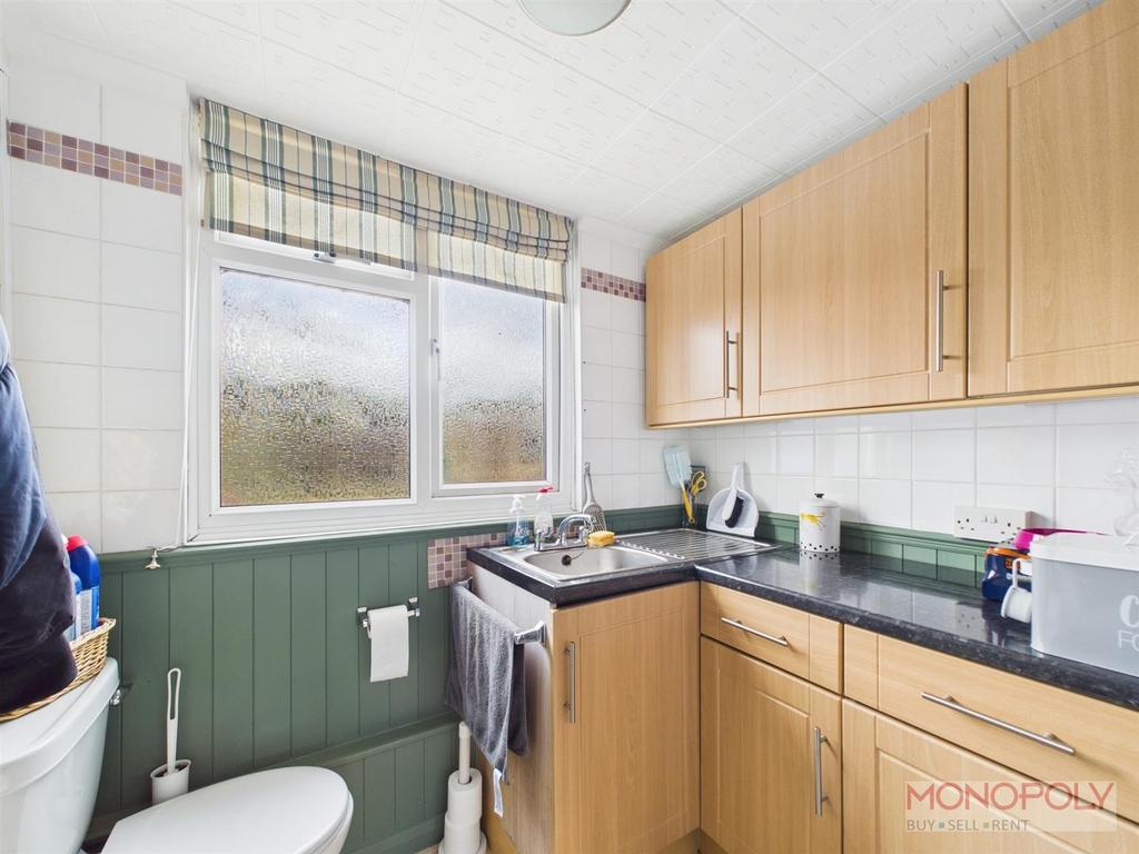 Utility room/cloakroom w.c.
