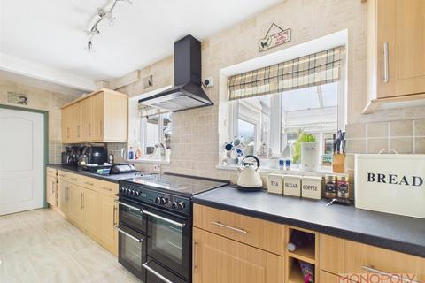 11 Bridgeway East, Pentre Maelor, Wrexham, LL13 9RB