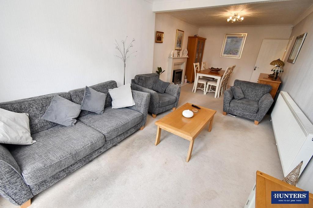 Lounge-dining room