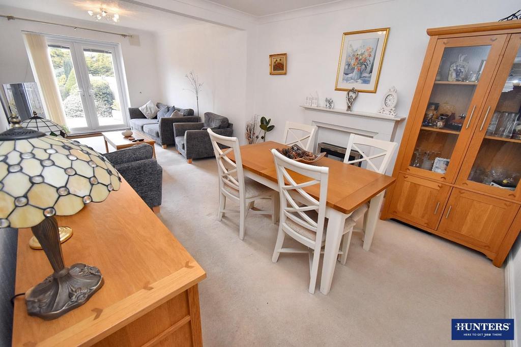 Lounge-dining room