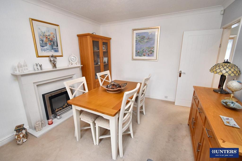 Lounge-dining room