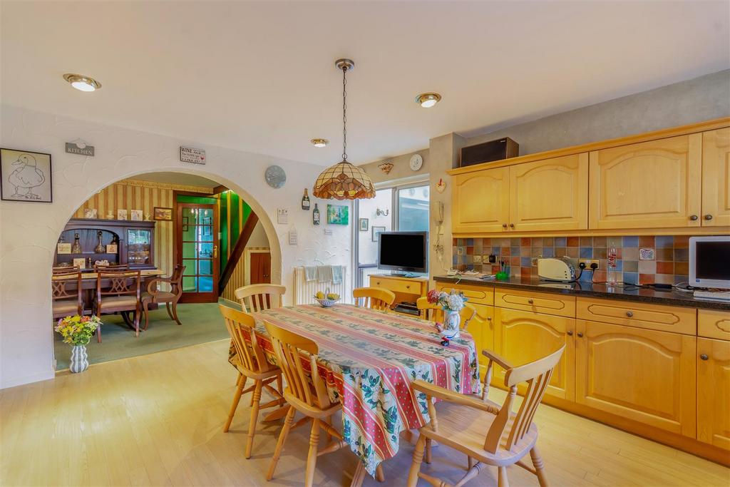 8639206-interior32.jpg