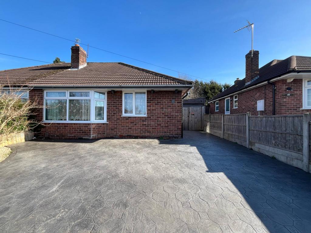 4 Bedroom Semi-Detached Bungalow in Thurmaston, L
